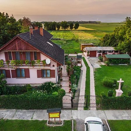 Gemenc Vendeghaz Hotel Hercegszanto Bagian luar foto