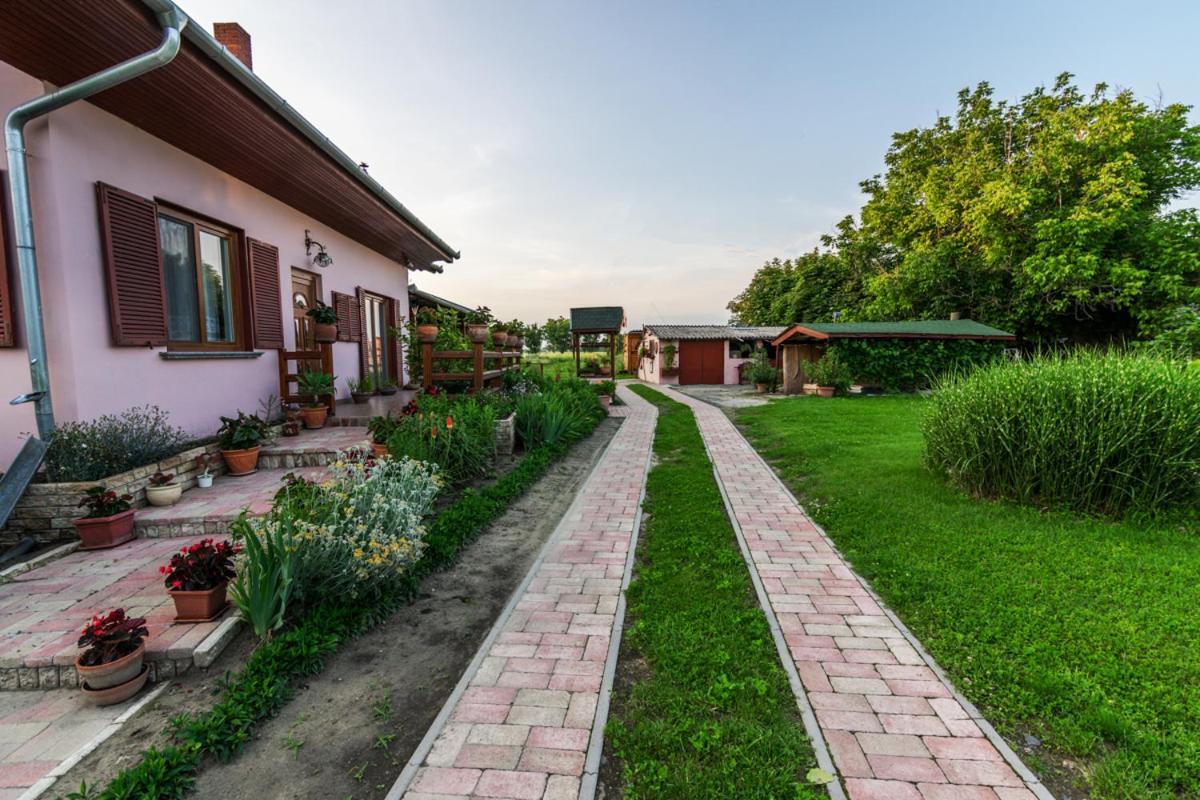 Gemenc Vendeghaz Hotel Hercegszanto Bagian luar foto