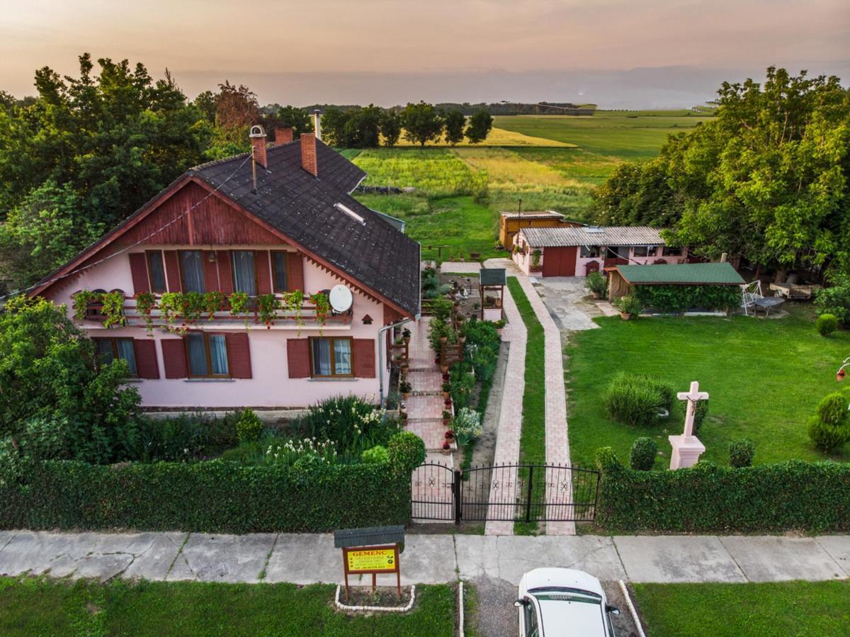Gemenc Vendeghaz Hotel Hercegszanto Bagian luar foto